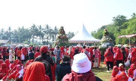 Bupati Tiwi : Kirab Gunungan Hasil Bumi, Sekaligus Promosi Makan Buah dan Sayur Germas