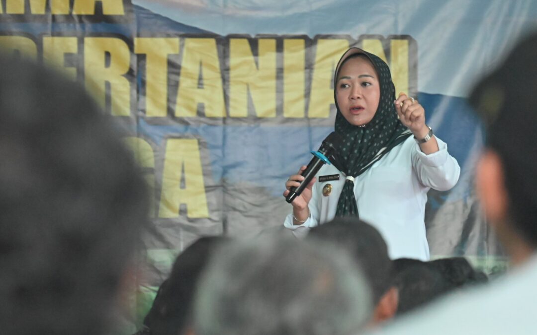 Perbaiki Pertanian Jangka Panjang, Bupati Tiwi Himbau Gunakan Pupuk Organik