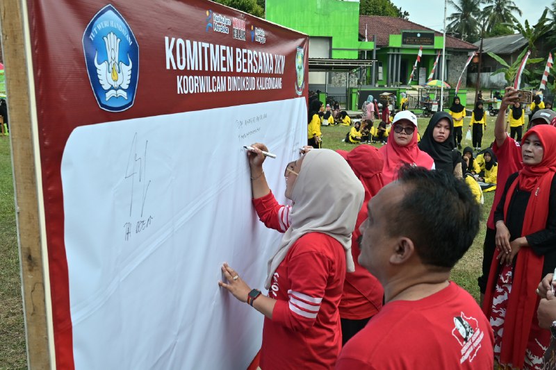 Bupati Tiwi Ajak Insan Pendidikan Sukseskan Implementasi Kurikulum Nasional