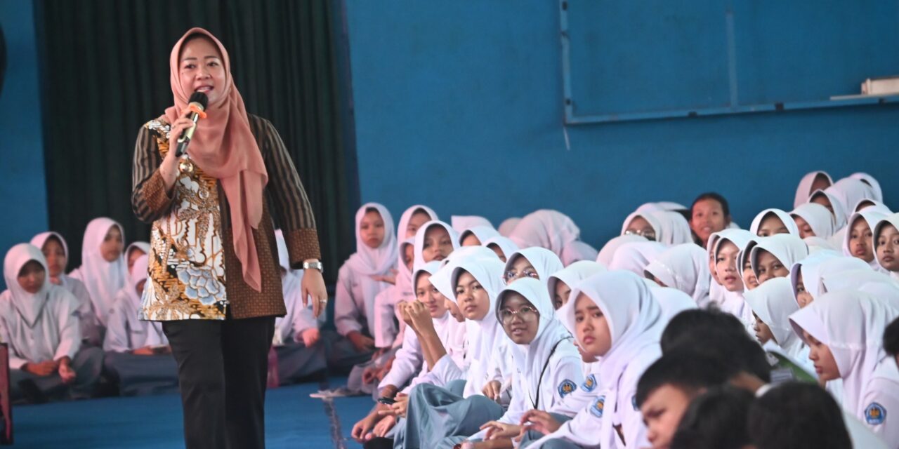 Mengajar di SMAN 1 Bukateja, Bupati Tiwi Beberkan Alasan Mengapa Tidak Boleh Golput