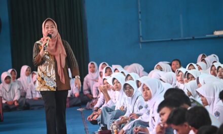 Mengajar di SMAN 1 Bukateja, Bupati Tiwi Beberkan Alasan Mengapa Tidak Boleh Golput