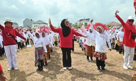 Milad Ke-60 MIM Wirasana, Bupati Tiwi Beri Semangat Siswa dengan Aneka Hadiah