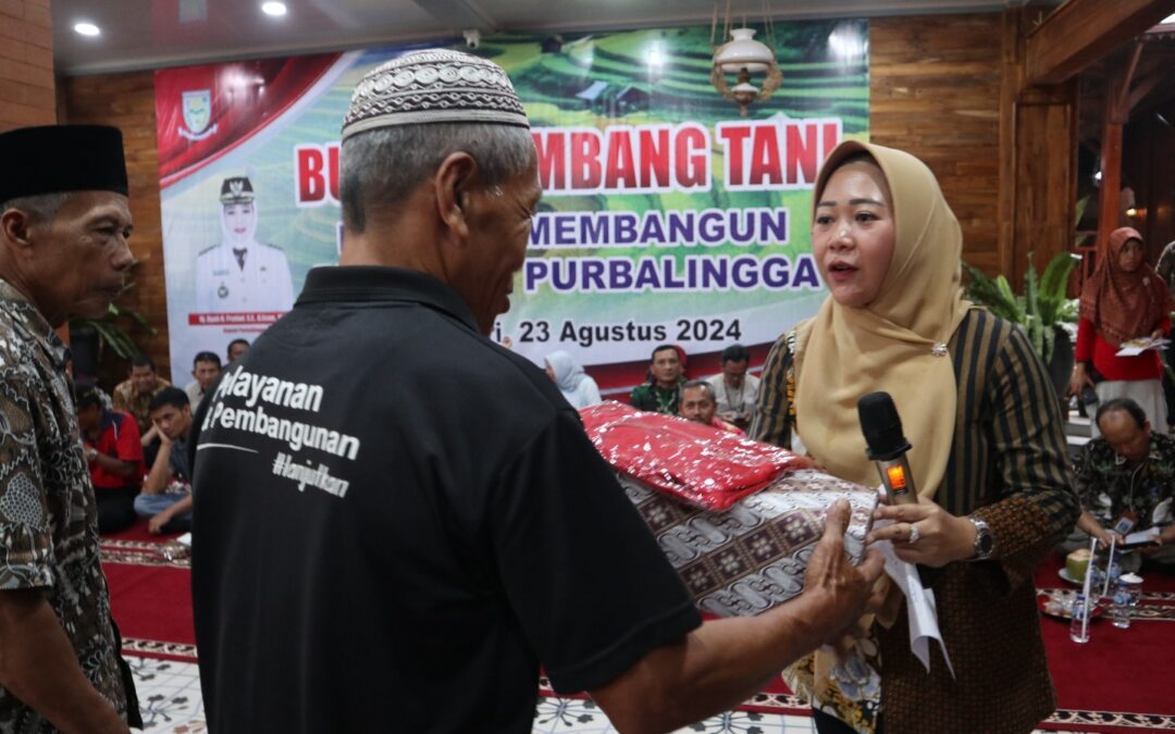 Sejahterakan Petani, Bupati Tiwi Gelontorkan Bantuan Stimulan hingga Rp 50 Juta