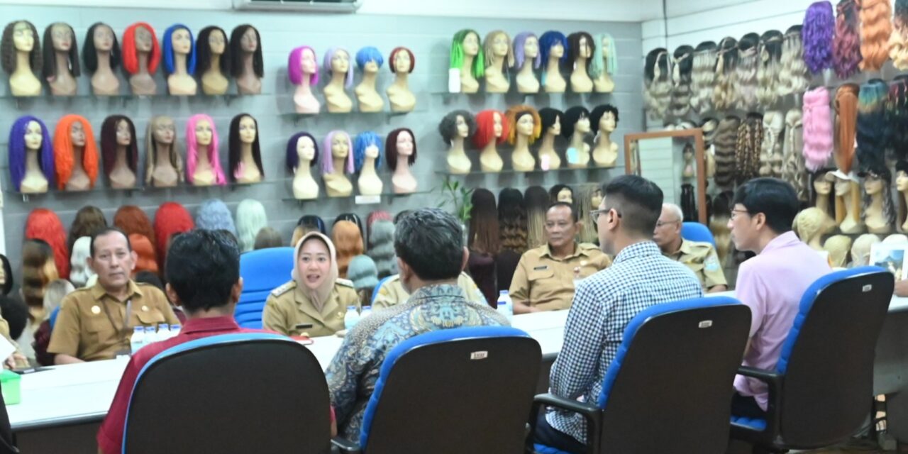 Anjangsana ke Sejumlah Pabrik, Bupati Tiwi Dorong Perusahan Jaga Kesejahteraan Karyawan