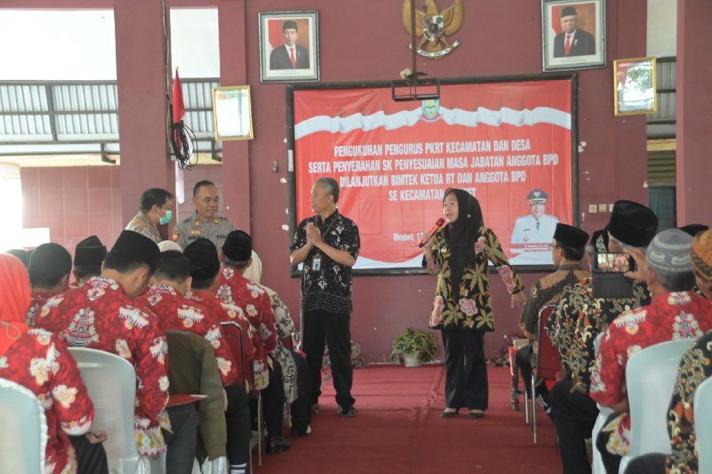 Jelang Pilkada Serentak, Bupati Tiwi Minta Ketua RT Jaga Kondusifitas