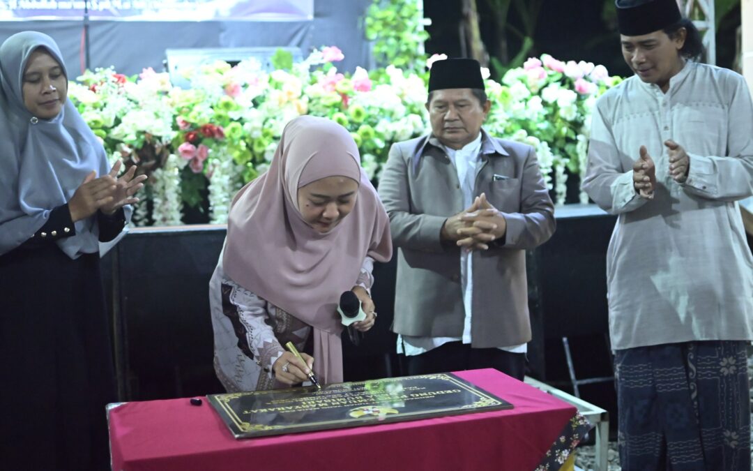 Hadiri Bumisari Ngaji Bareng, Bupati Tiwi Resmikan Gedung Pertemuan Masyarakat