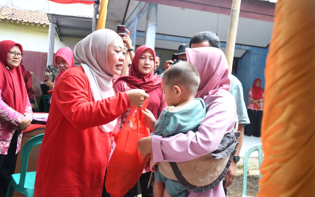 Pastikan Tumbuh Kembang Anak, Bupati Tiwi : Sebulan Sekali Wajib ke Posyandu