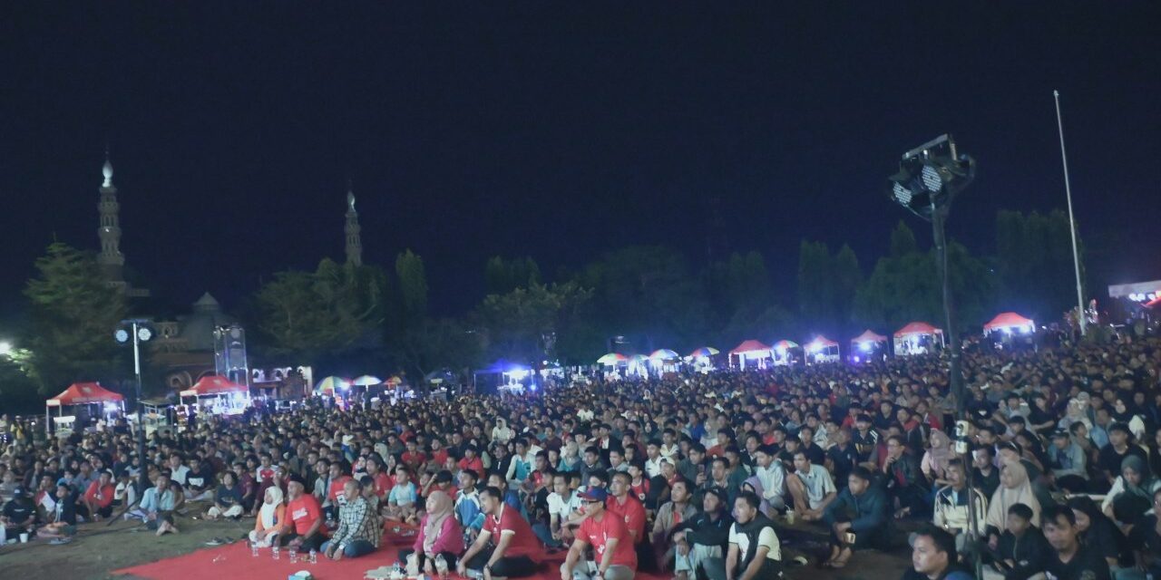 Nobar Bareng Bupati Tiwi, Ribuan Warga Tumpah Ruah di Alun-alun Purbalingga