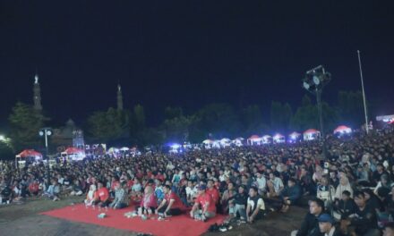 Nobar Bareng Bupati Tiwi, Ribuan Warga Tumpah Ruah di Alun-alun Purbalingga