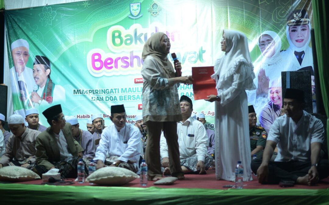 Bakulan Bersholawat, Bupati Tiwi Ajak Masyarakat Kawal Pilkada Serentak 2024
