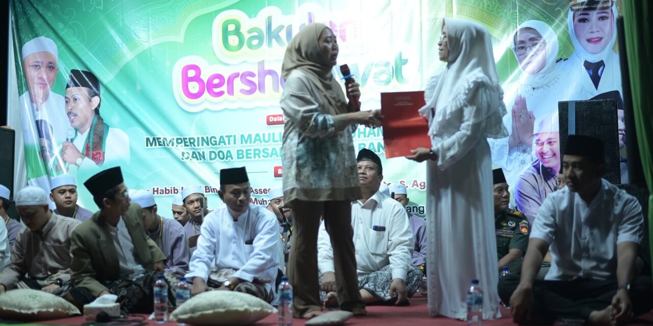 Bakulan Bersholawat, Bupati Tiwi Ajak Masyarakat Kawal Pilkada Serentak 2024