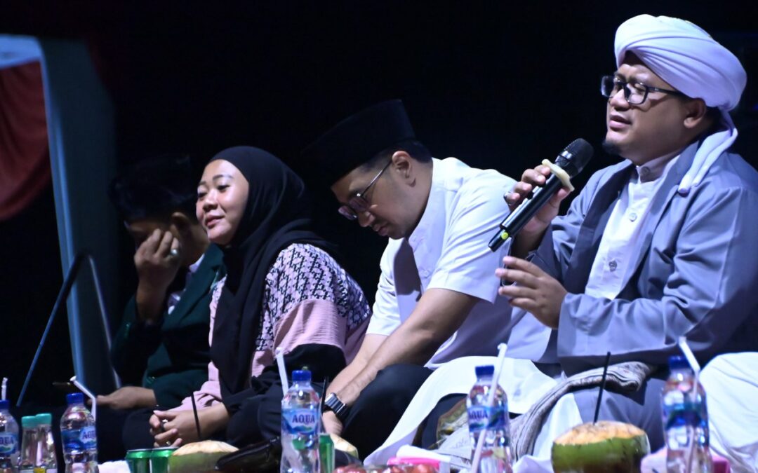 Bupati Tiwi Sholawatan Bersama Ribuan Warga di Karangcengis