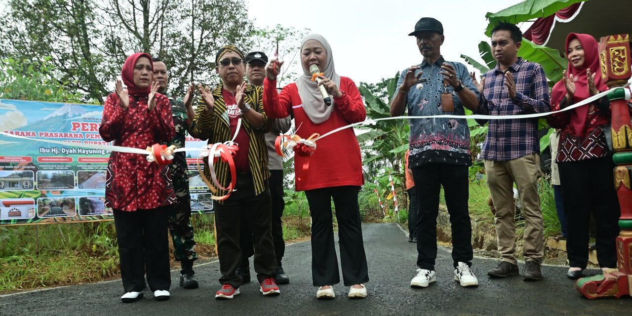 Tilik Desa Selakambang, Bupati Resmikan Sejumlah Sarana Infrastruktur