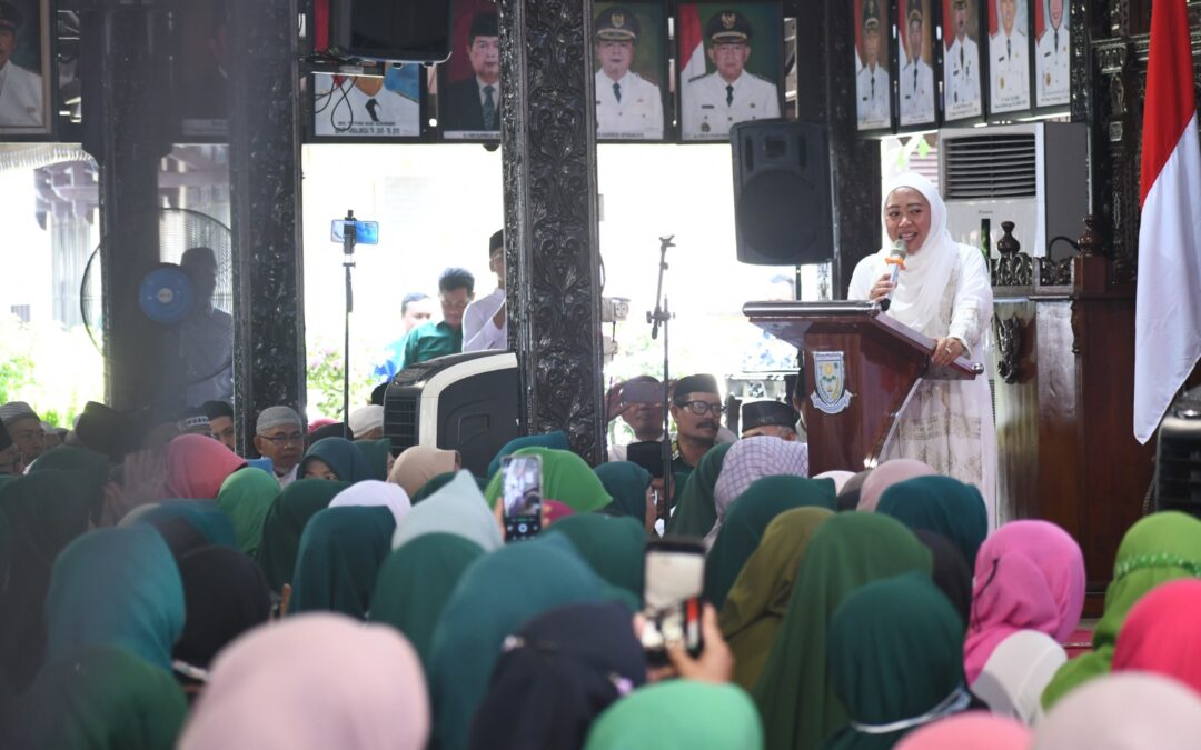 Bupati Tiwi Ikut Bermunajat Bersama Ustadz Wijayanto dan Ribuan Warga Muhammadiyah