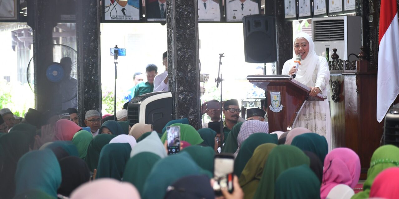 Bupati Tiwi Ikut Bermunajat Bersama Ustadz Wijayanto dan Ribuan Warga Muhammadiyah