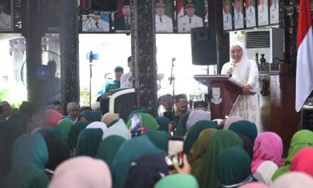 Bupati Tiwi Ikut Bermunajat Bersama Ustadz Wijayanto dan Ribuan Warga Muhammadiyah