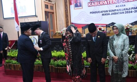 Pimpinan DPRD Diambil Sumpahnya, Tugas Pemerintahan Harus Makin Sinergis