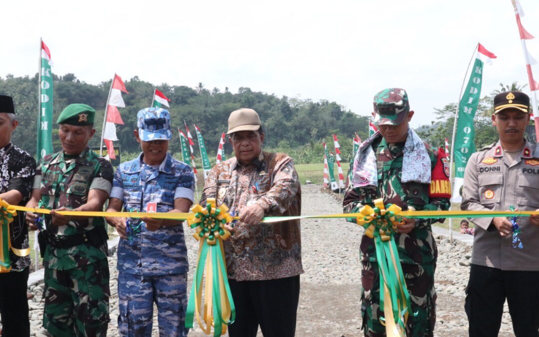 TMMD Sengkuyung Tahap IV Resmi Ditutup, Plt Bupati Sudono Harapkan Peningkatan Kesejahteraan Masyarakat