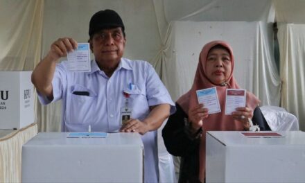 Wabup Sudono dan Istri Nyoblos di TPS 05 Purbalingga Wetan