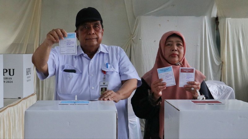 Wabup Sudono dan Istri Nyoblos di TPS 05 Purbalingga Wetan