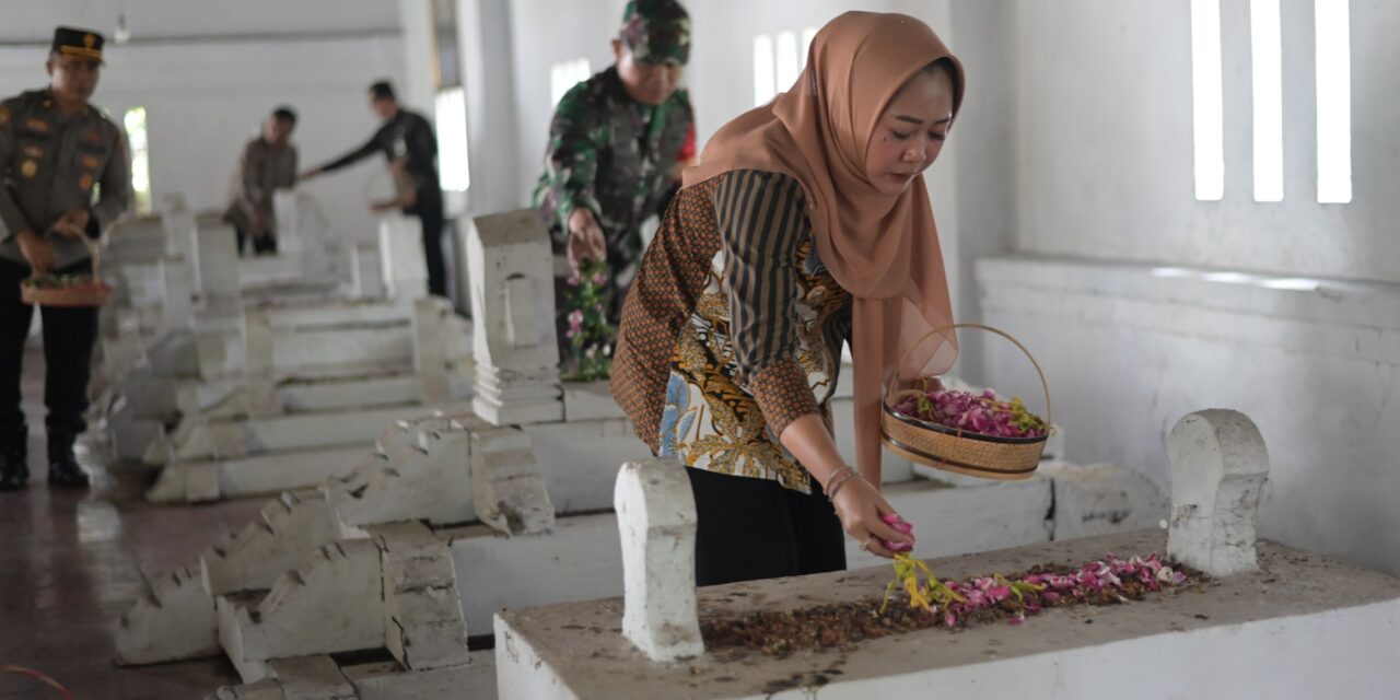 Mengenang Jasa Pendiri Kabupaten Purbalingga, Bupati dan Forkopimda Ziarah Makam Para Leluhur Jelang Hari Jadi Ke-194