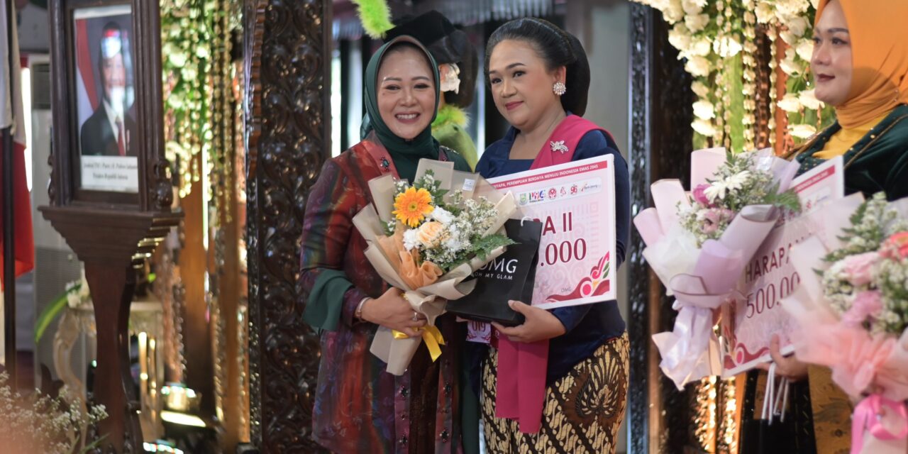 Sejumlah Wanita Hebat dapat Penghargaan di Hari Ibu, BRI Jadi Yang Terbaik dalam Parade Purbalingga Berkebaya 2024