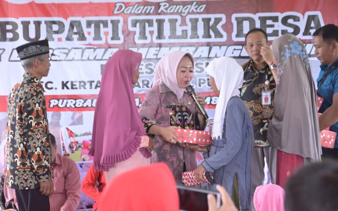 Tilik Desa Kasih, Bupati Tiwi Berikan Hadiah Bantuan Keuangan Khusus