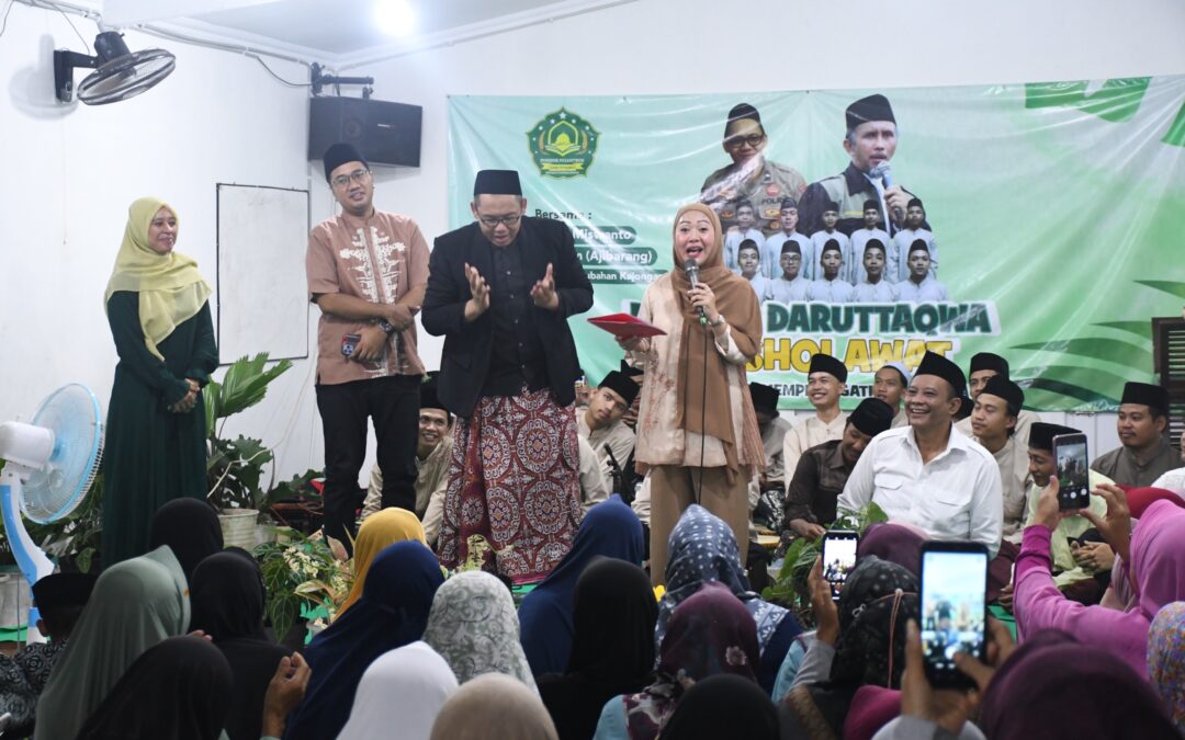 Kunjungi Ponpes Daruttaqwa, Bupati Tiwi Ajak Rajut Kembali Persatuan