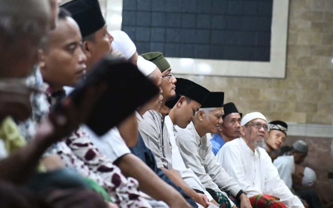 Tarawih Perdana Ramadan 1446 H, Bupati Fahmi : Mari Bersama Membangun Purbalingga Baru