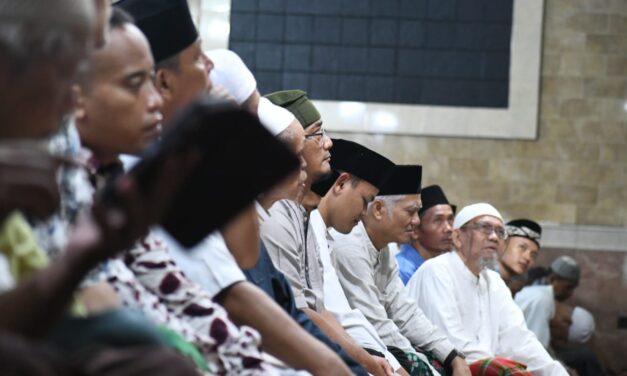 Tarawih Perdana Ramadan 1446 H, Bupati Fahmi : Mari Bersama Membangun Purbalingga Baru