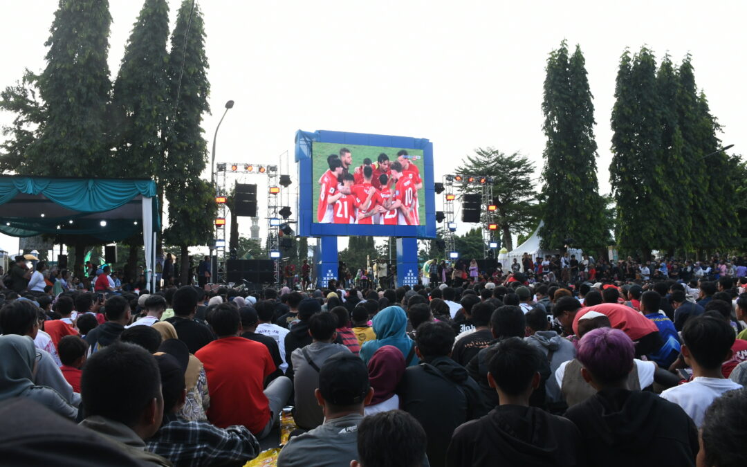 Seru! Pejabat dan Warga Nonton Bareng Indonesia vs Australia di Videotron 