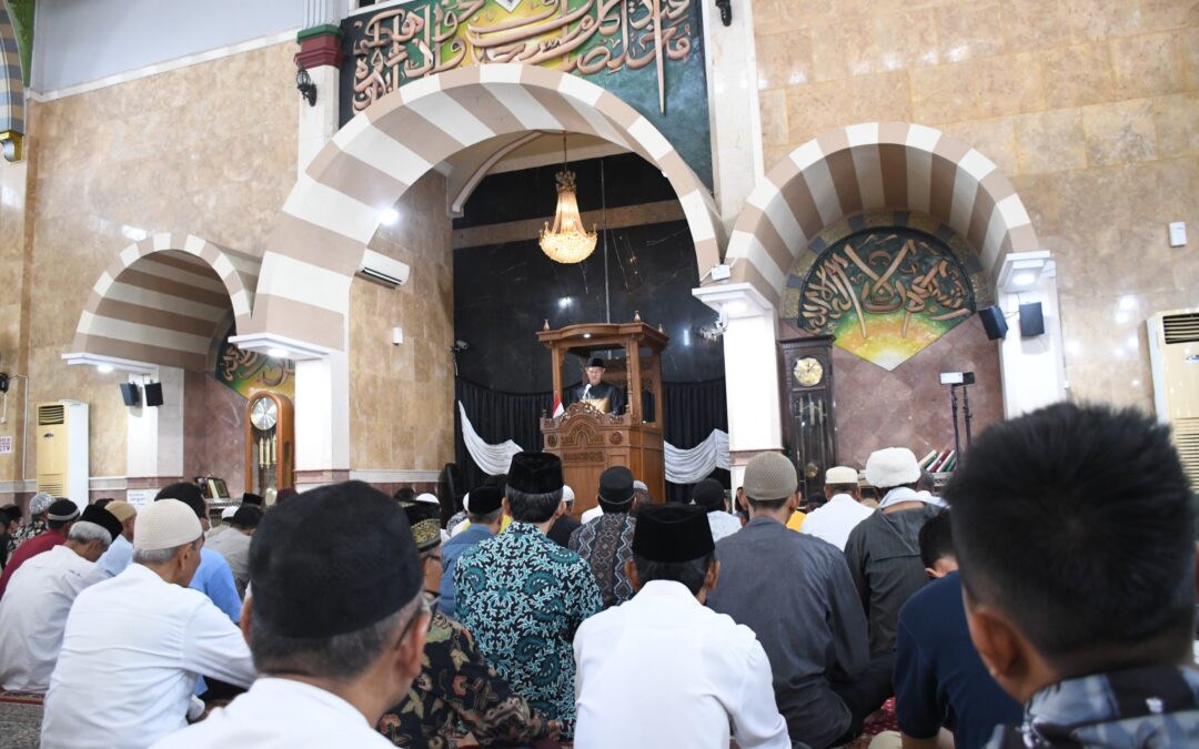 Jadi Khatib Sholat Jum’at, Bupati Fahmi Tegaskan Agama Punya Peran Signifikan Membangun Manusia Unggul