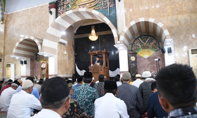 Jadi Khatib Sholat Jum’at, Bupati Fahmi Tegaskan Agama Punya Peran Signifikan Membangun Manusia Unggul