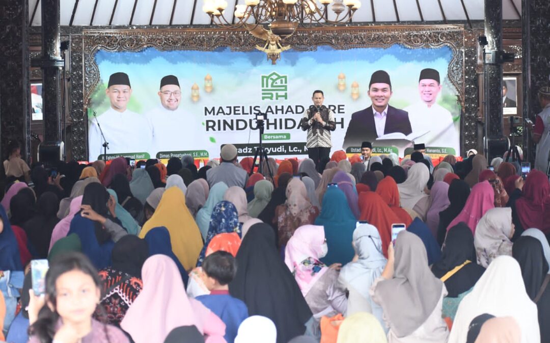 Hadiri Majelis Ahad Sore Rindu Hidayah, Bupati Fahmi Disambut Hangat Jamaah