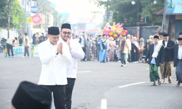 Idul Fitri di Purbalingga: Pemimpin dan Masyarakat Bersatu dalam Doa dan Silaturahmi