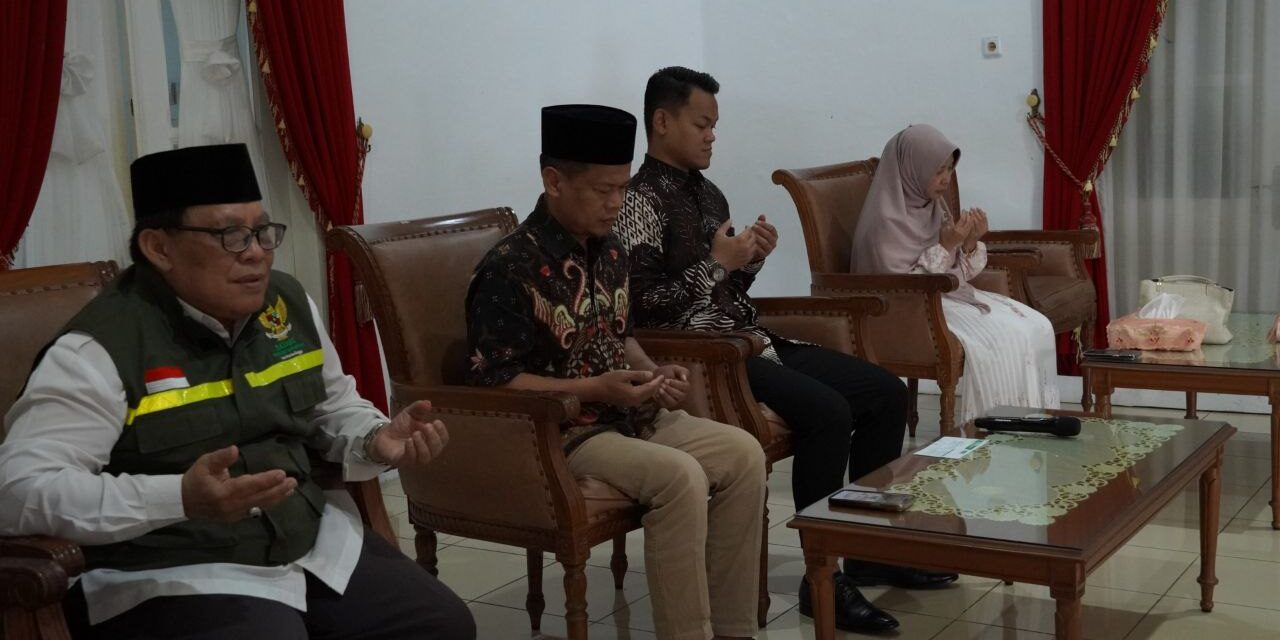 Gerakan Cinta Zakat, Bupati Fahmi Serahkan Zakat Maal Via BAZNAS 