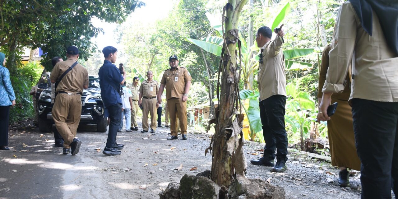 Respon Cepat Keluhan Warga, Wabup Purbalingga Tinjau Jalan Rusak di Desa Arenan dan Kembaran Wetan