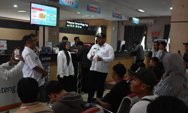 Wabup Dimas Pantau Langsung Pelayanan Pemutihan Pajak