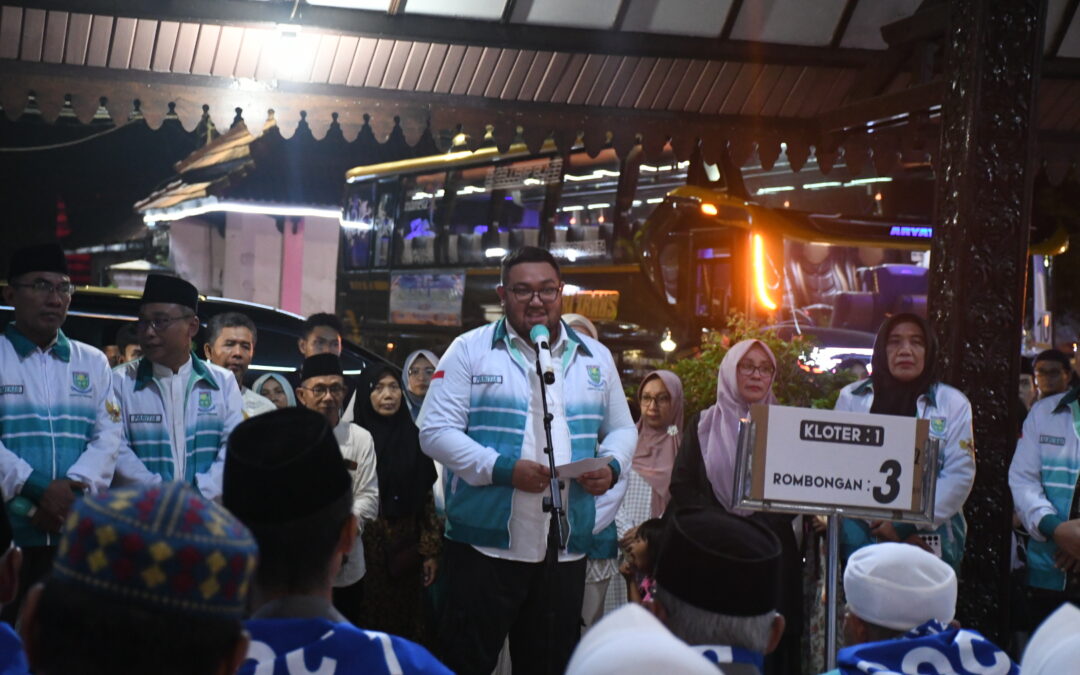 Komitmen Pelayanan Terbaik, Wabup Dimas Antar 382 Calhaj ke Embarkasi Haji Donohudan