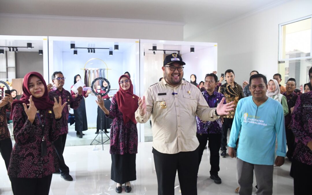 Kunjungi SMKN 1 Purbalingga, Wabup Dimas Dukung Link and Match Siswa Melek Digital dengan UMKM