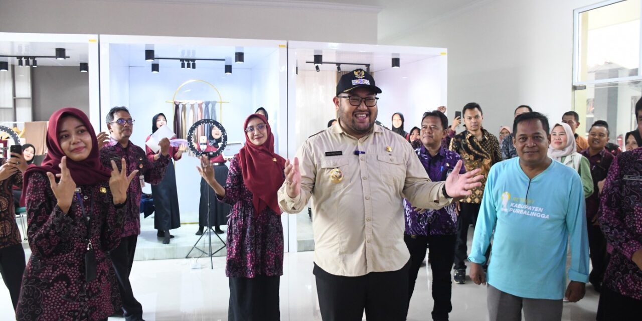 Kunjungi SMKN 1 Purbalingga, Wabup Dimas Dukung Link and Match Siswa Melek Digital dengan UMKM