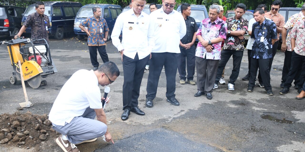 Komitmen Wujudkan Jalan Mantap : Pemkab Purbalingga Evaluasi Teknik Patching Bareng Bro Ron