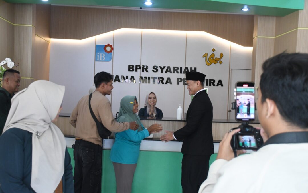 Jangan Sampai Rakyat Terseret Pinjol, Bupati Desak BUMD Perbankan Berinovasi