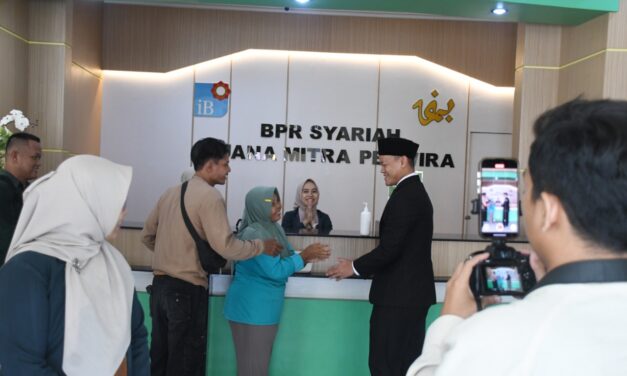 Jangan Sampai Rakyat Terseret Pinjol, Bupati Desak BUMD Perbankan Berinovasi