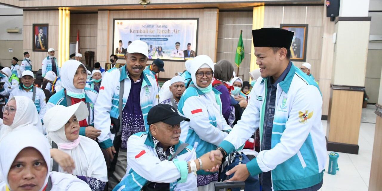 Haru dan Syukur, Bupati Fahmi Sambut Kepulangan Warga Purbalingga dari Ibadah Haji