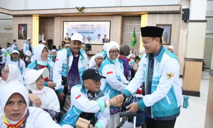 Haru dan Syukur, Bupati Fahmi Sambut Kepulangan Warga Purbalingga dari Ibadah Haji
