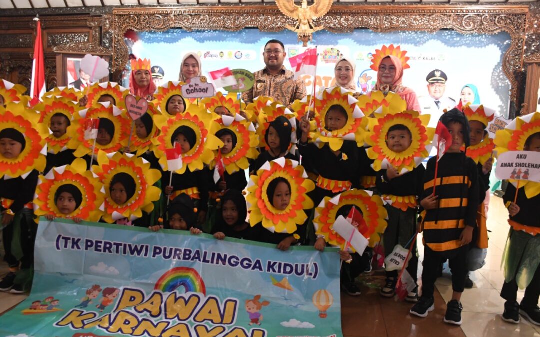 Peringatan HAN ke-41, Wabup Dimas Hibur Anak-anak TK dengan Lagu dan Dongeng