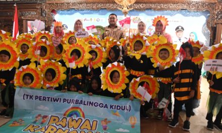 Peringatan HAN ke-41, Wabup Dimas Hibur Anak-anak TK dengan Lagu dan Dongeng