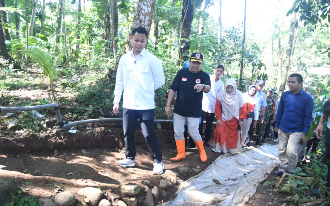 Terdampak Tanah Bergerak, Warga Maribaya dan Kaliori Dapat Bantuan Beras dan Harapan Baru