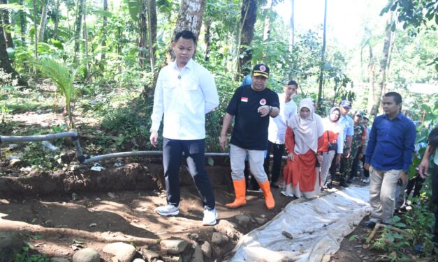 Terdampak Tanah Bergerak, Warga Maribaya dan Kaliori Dapat Bantuan Beras dan Harapan Baru